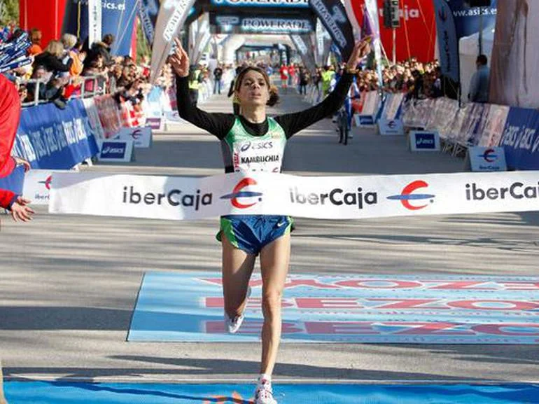Kanbouchia Soud estableciendo el récord femenino de la San Silvestre de Lerín con un tiempo de 24'06 en el año 2008
